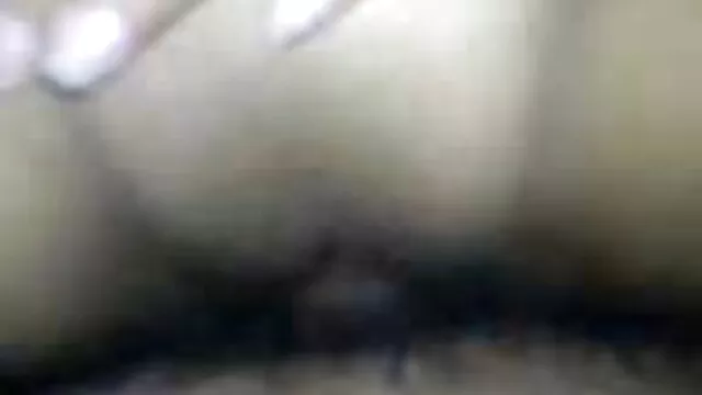 Καυτό πορνό χωρίς εγγραφή  Η κολαρακια χχχ ξανθιά έχει καυτό σεξ στο μπάνιο.